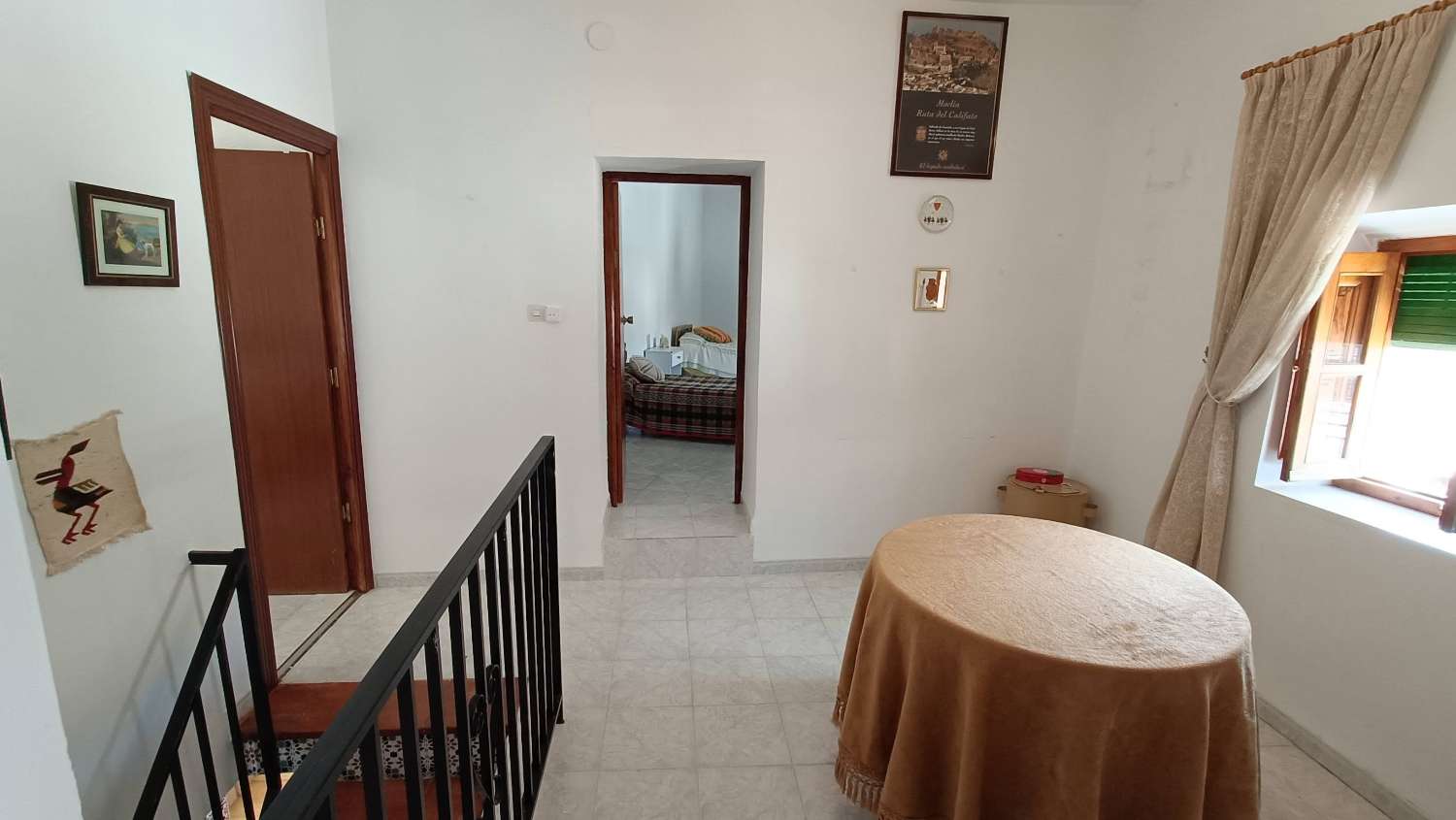 Casa típica de pueblo con patio privado y muchas posibilidades