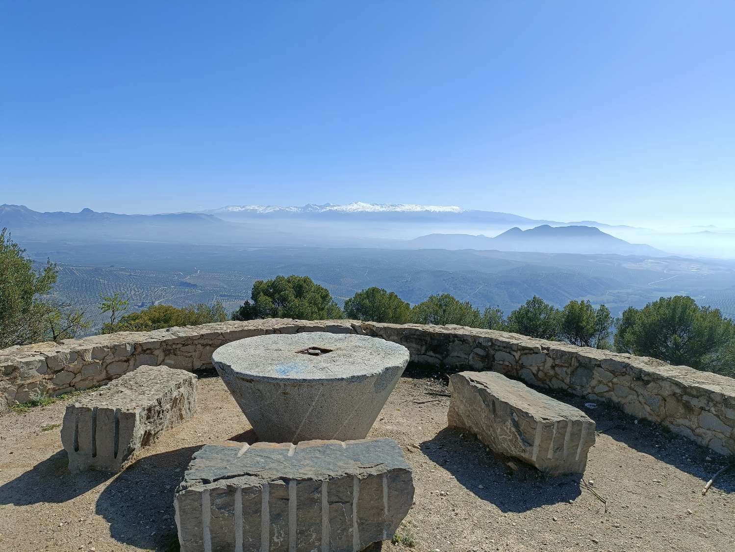 Casa típica de pueblo con patio privado y muchas posibilidades