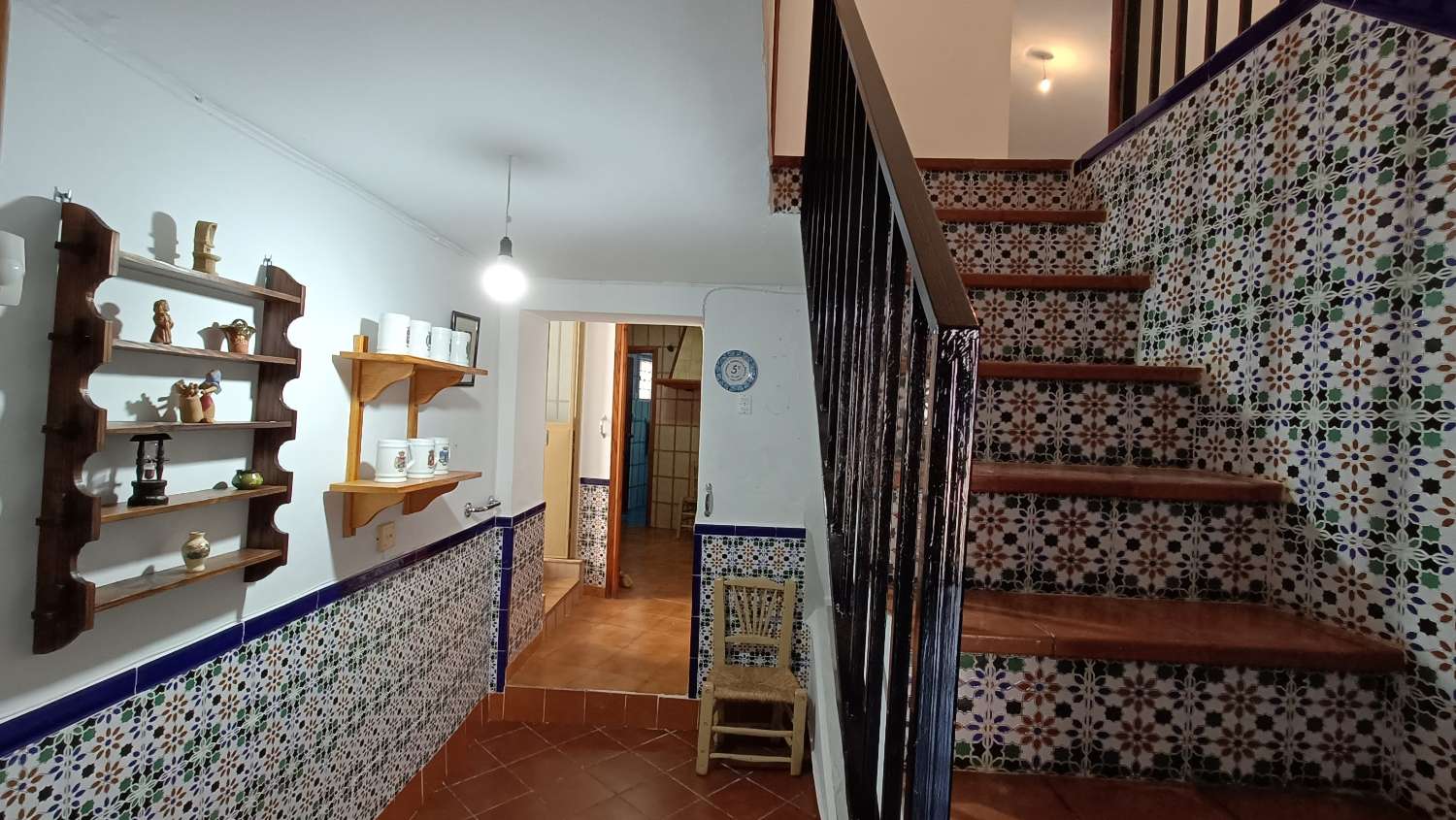 Casa típica de pueblo con patio privado y muchas posibilidades