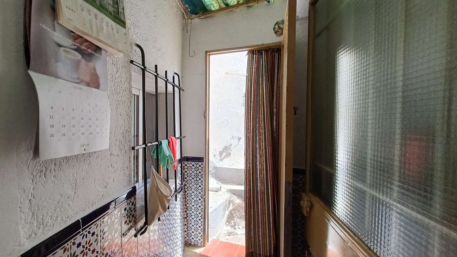 Casa típica de pueblo con patio privado y muchas posibilidades