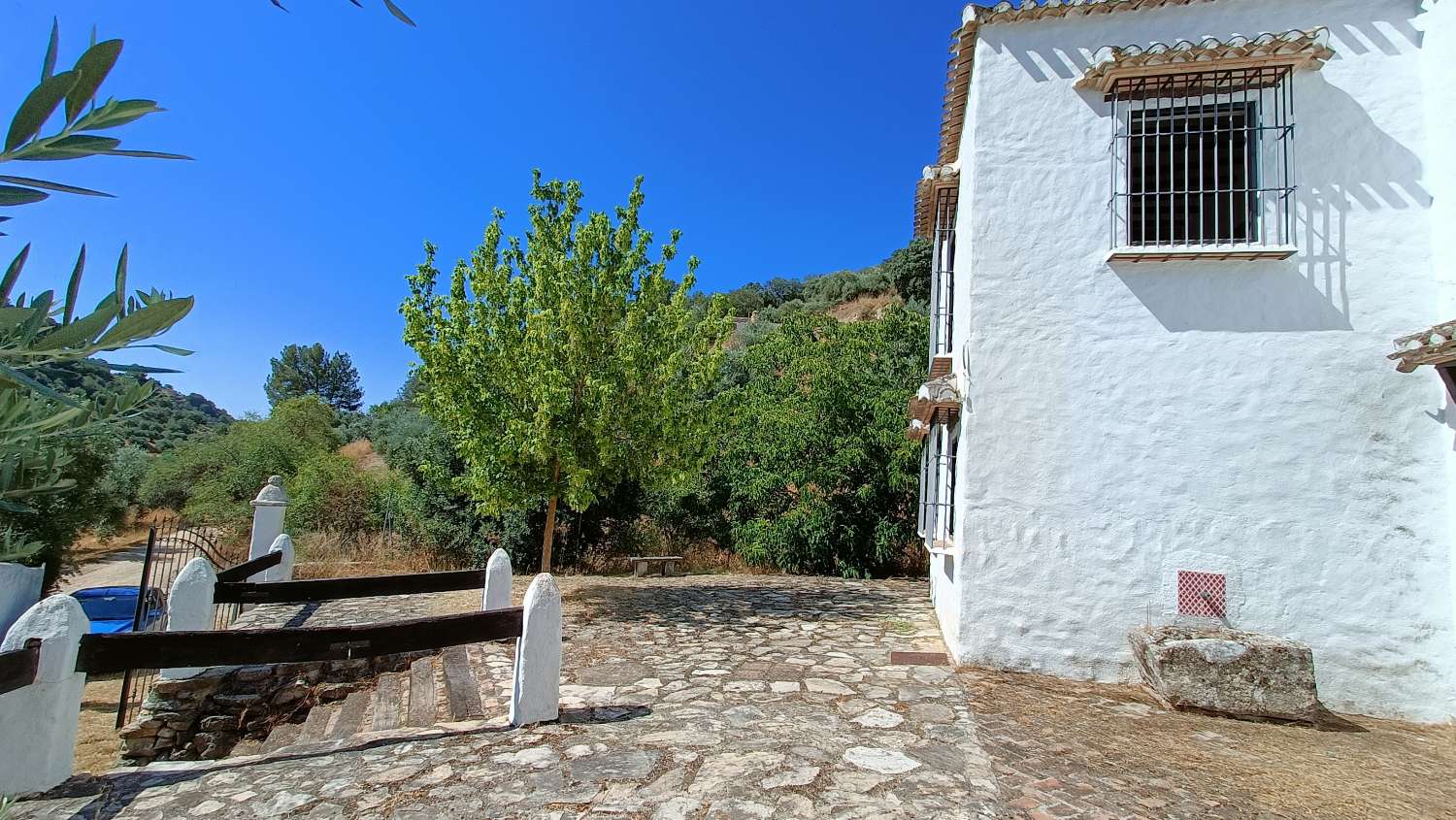 Belle maison de campagne indépendante hors réseau de 4 chambres et 3 salles de bains dans un bel endroit paisible