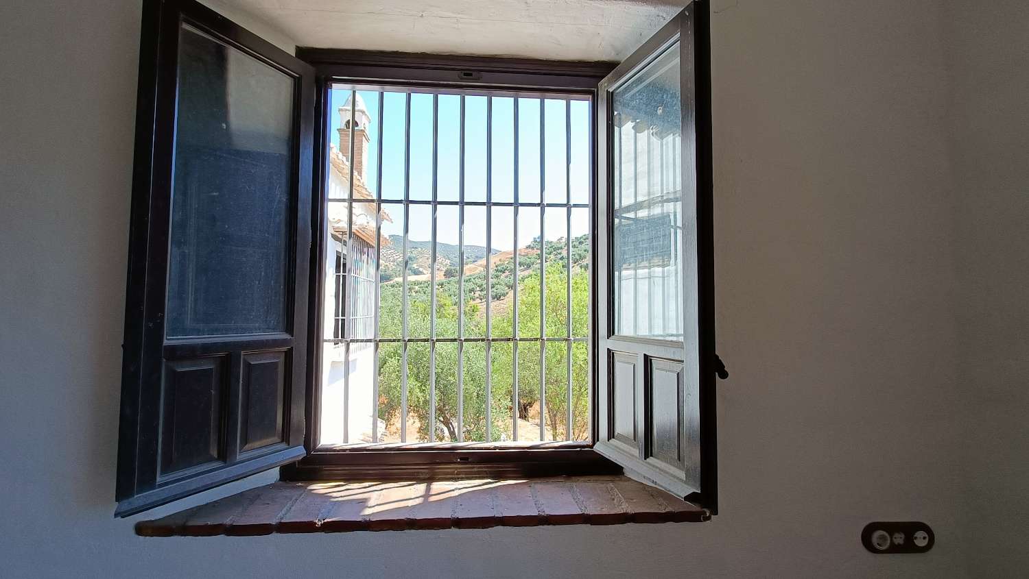 Belle maison de campagne indépendante hors réseau de 4 chambres et 3 salles de bains dans un bel endroit paisible