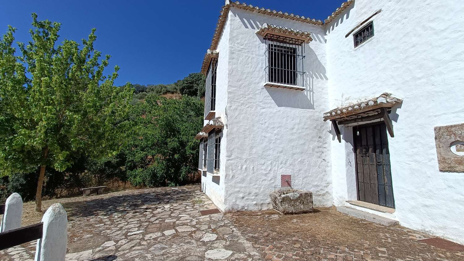 Precioso CORTIJO "autosuficiente"  de 4 dormitorios y 3 baños en un lugar encantador y tranquilo