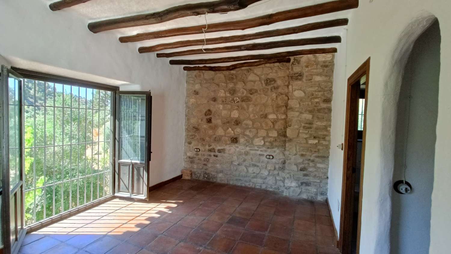 Precioso CORTIJO "autosuficiente"  de 4 dormitorios y 3 baños en un lugar encantador y tranquilo