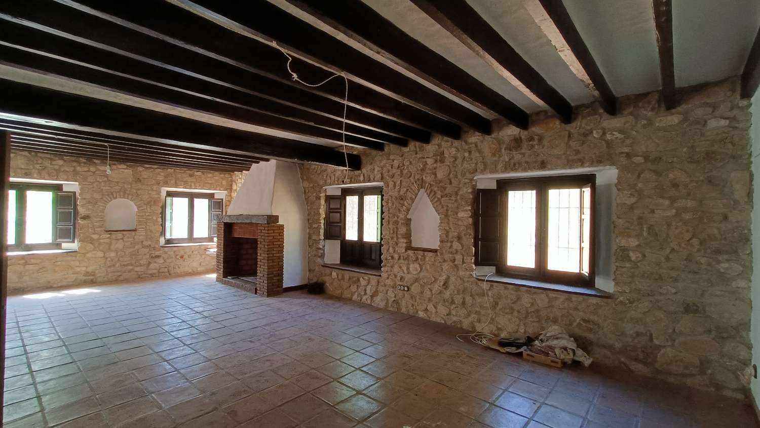 Belle maison de campagne indépendante hors réseau de 4 chambres et 3 salles de bains dans un bel endroit paisible