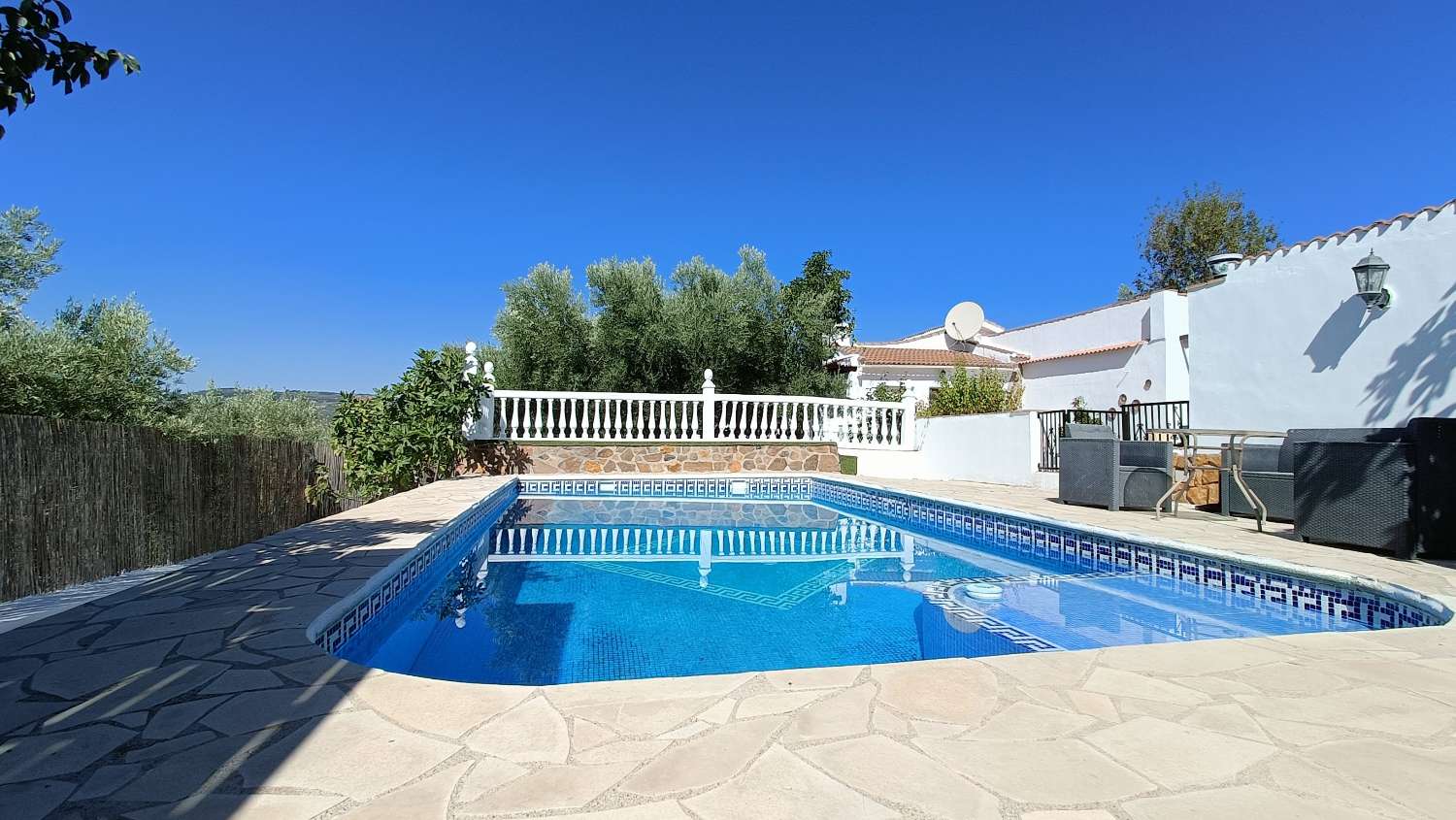 Maison de campagne individuelle de 5 chambres avec piscine et vue imprenable