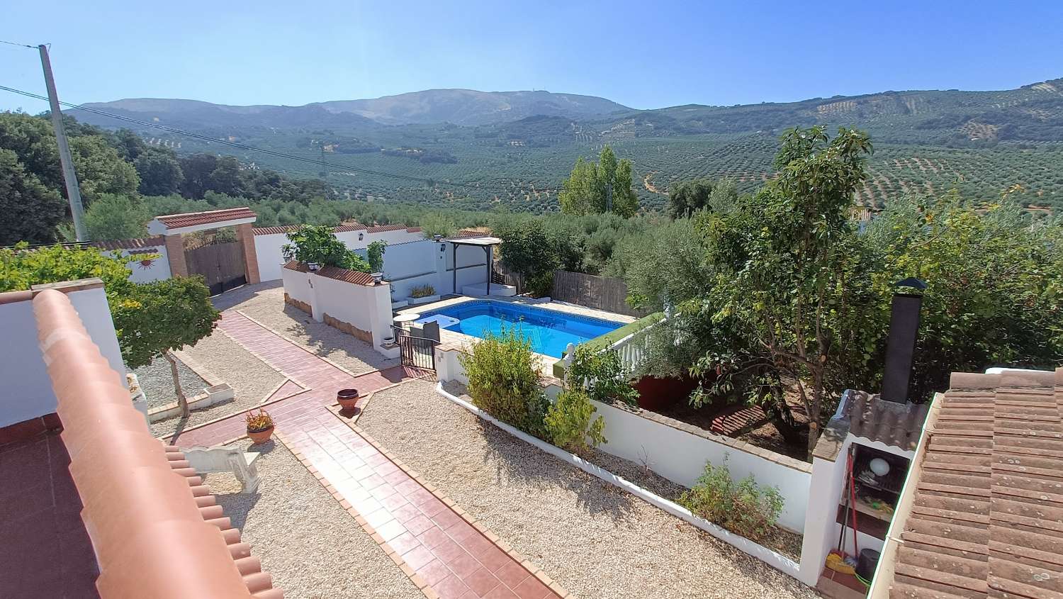 Freistehendes Landhaus mit 5 Schlafzimmern, Pool und herrlicher Aussicht