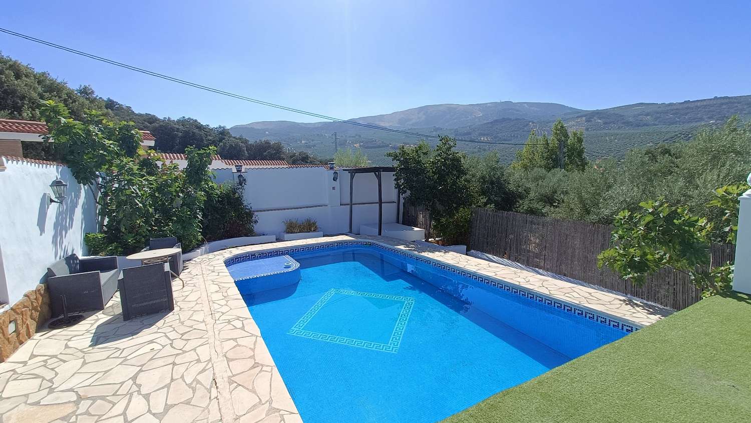 Maison de campagne individuelle de 5 chambres avec piscine et vue imprenable