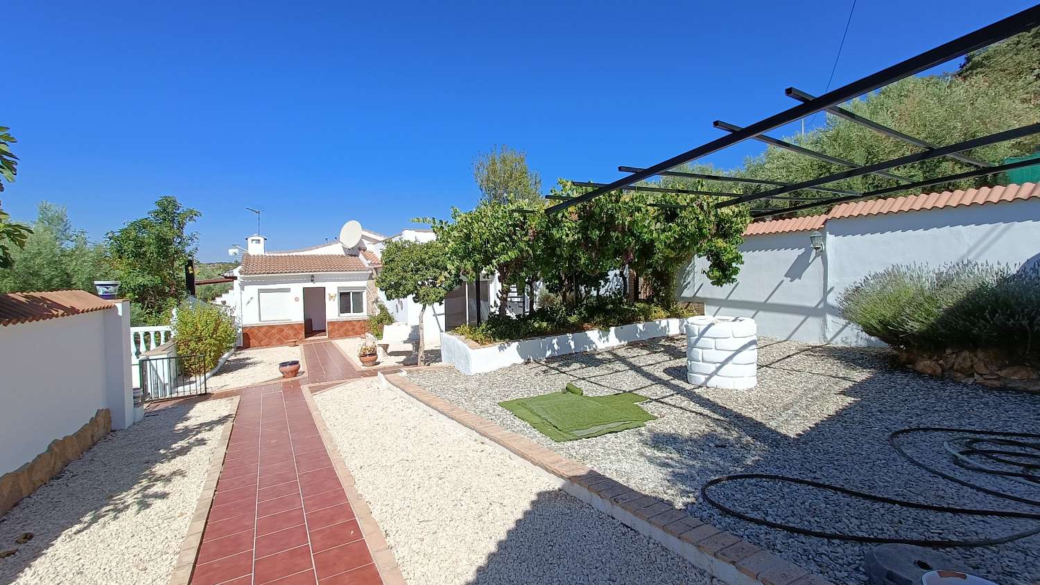 Maison de campagne individuelle de 5 chambres avec piscine et vue imprenable