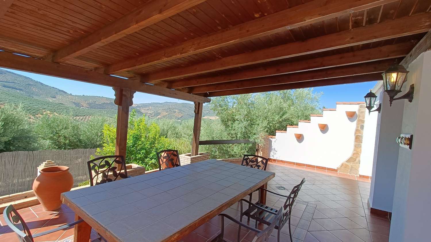 Maison de campagne individuelle de 5 chambres avec piscine et vue imprenable