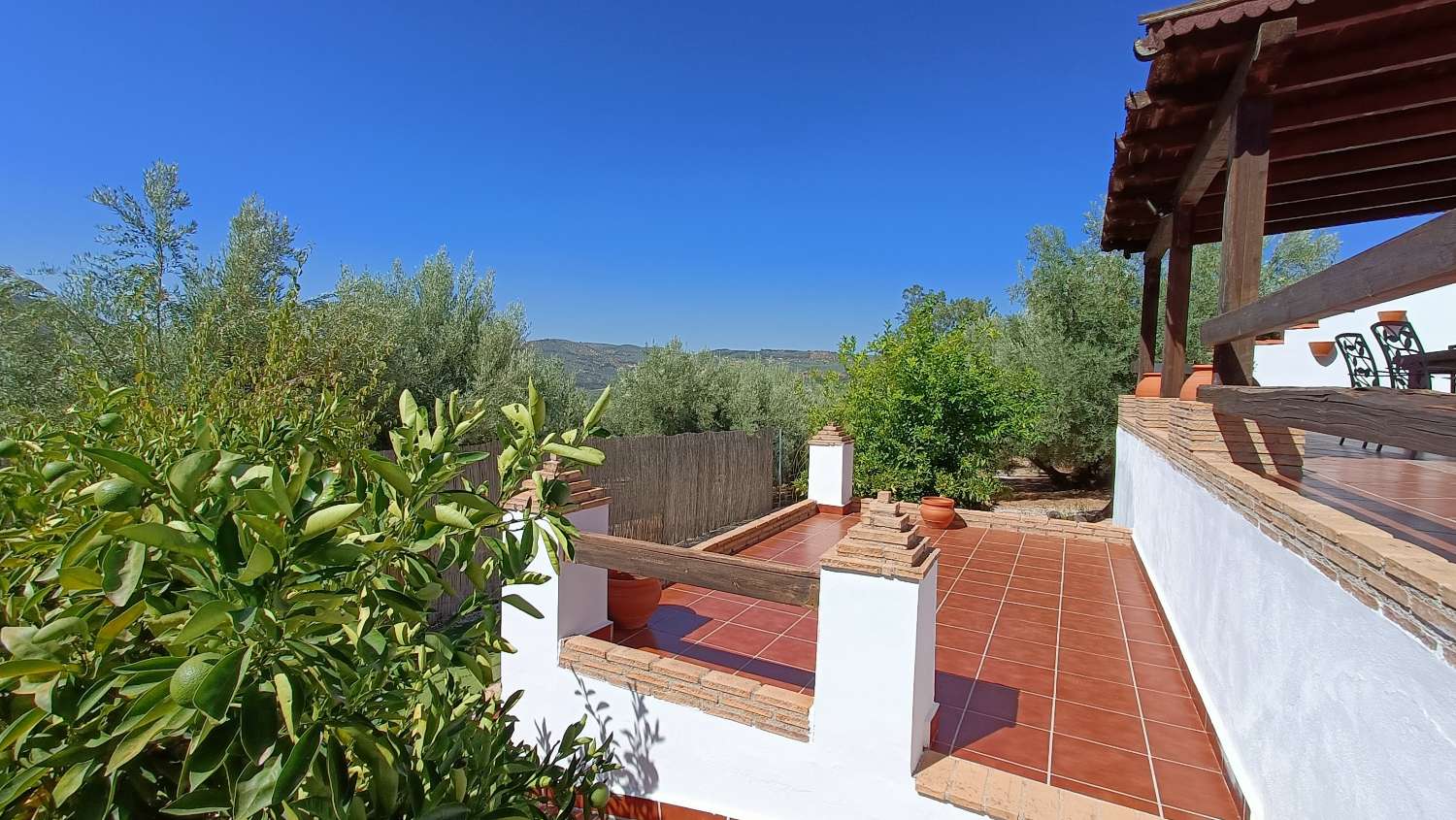 Maison de campagne individuelle de 5 chambres avec piscine et vue imprenable