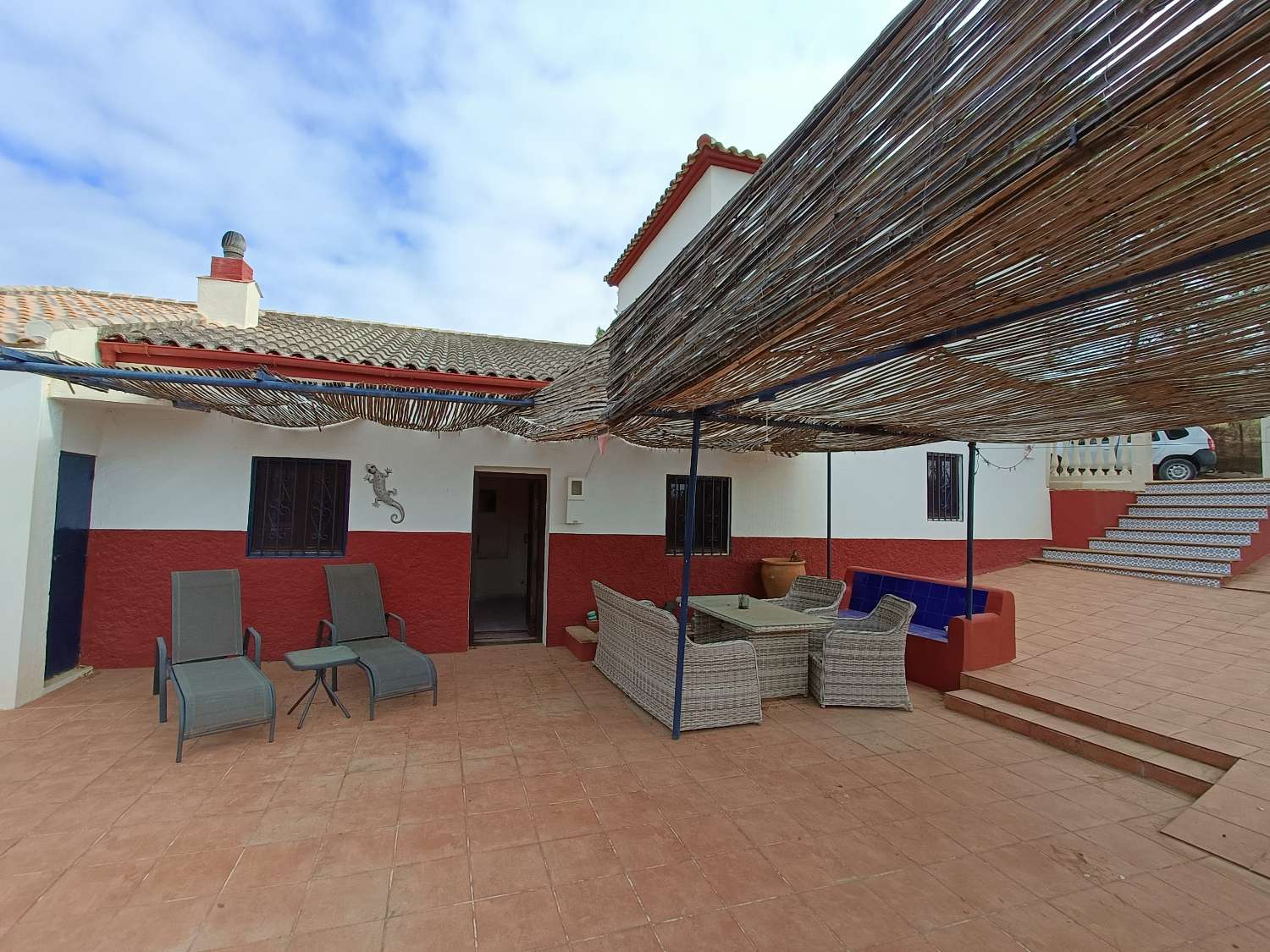 Casa rural independiente con piscina privada y olivos