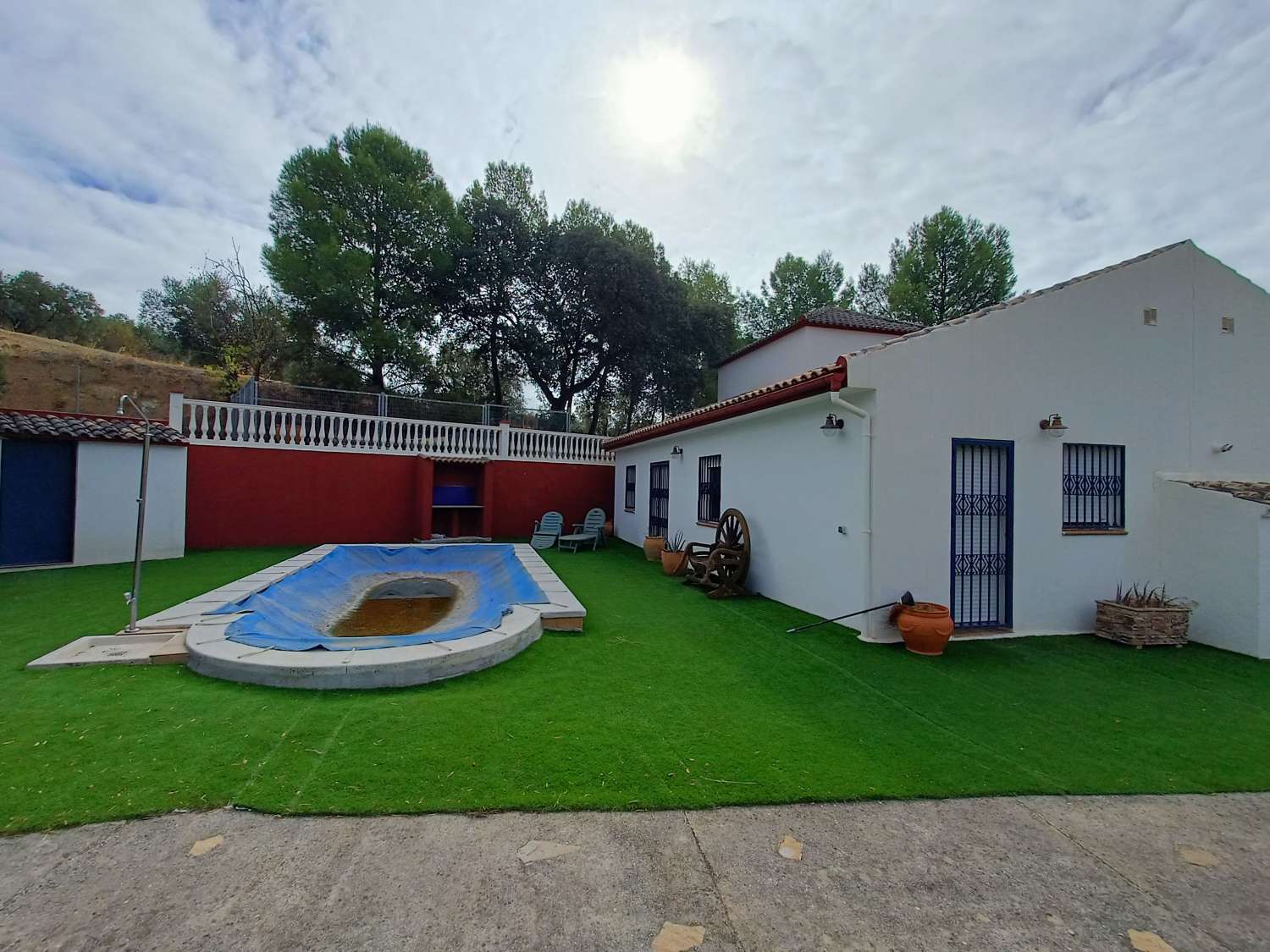 Casa rural independiente con piscina privada y olivos