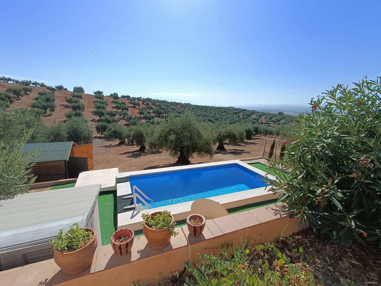 HIGH-QUALITY COUNTRY HOUSE, OLIVE GROVE AND FANTASTIC VIEWS