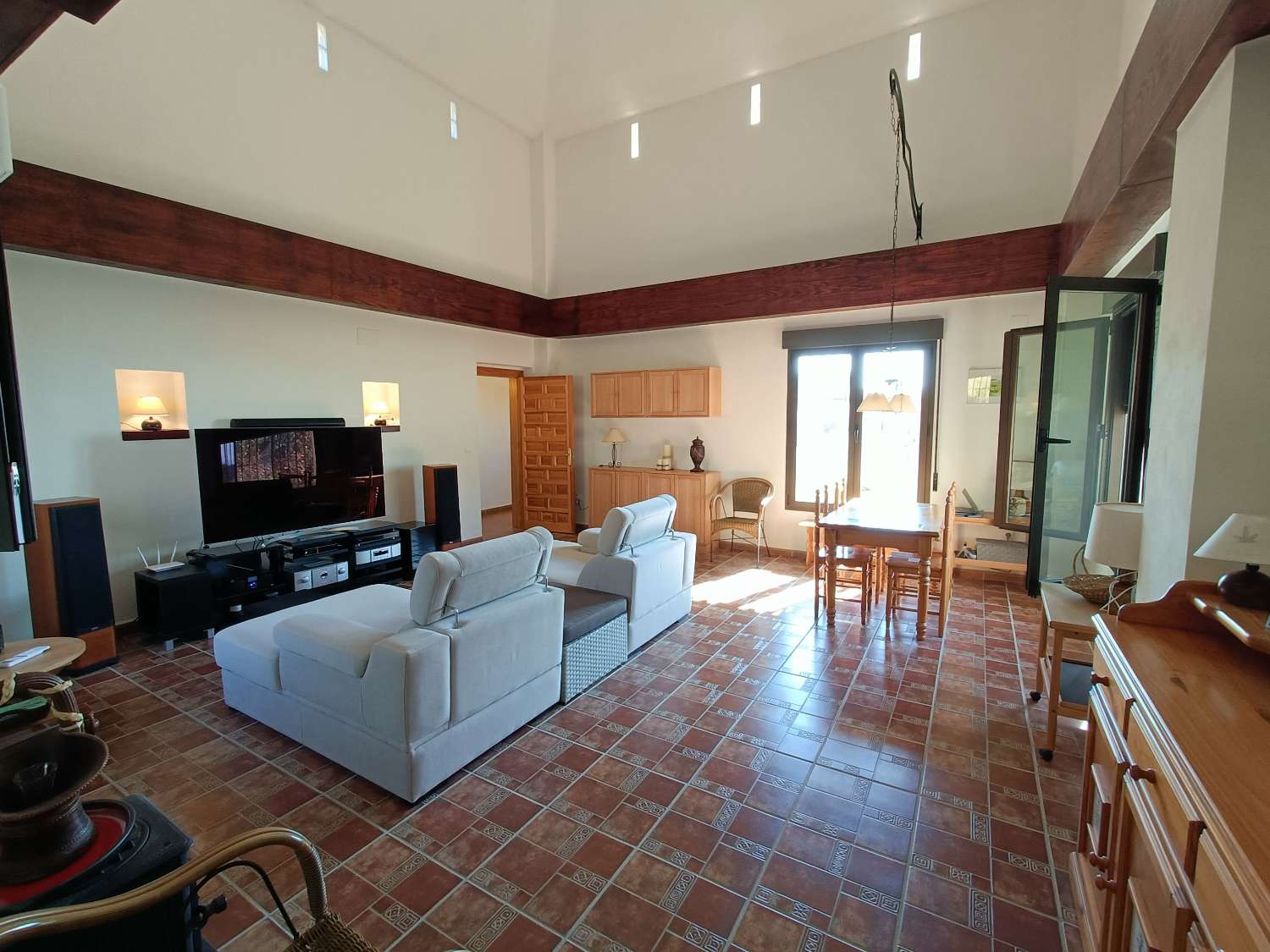 HIGH-QUALITY COUNTRY HOUSE, OLIVE GROVE AND FANTASTIC VIEWS