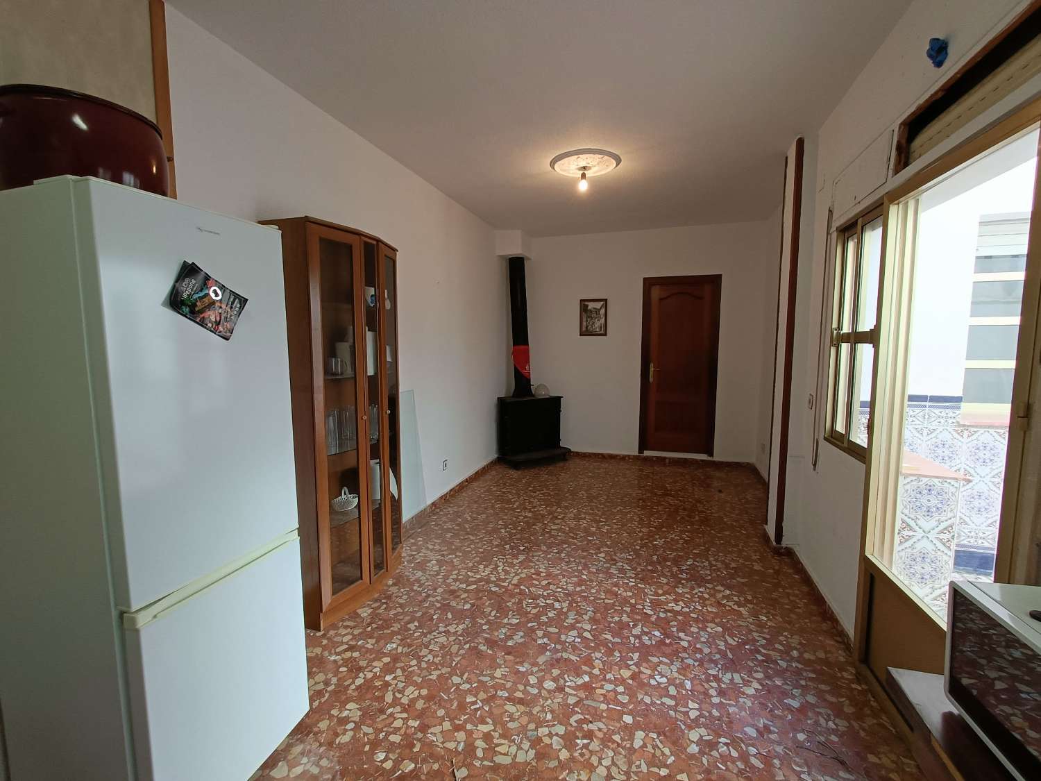 Casa a schiera con 6 camere da letto, locali commerciali e molto potenziale