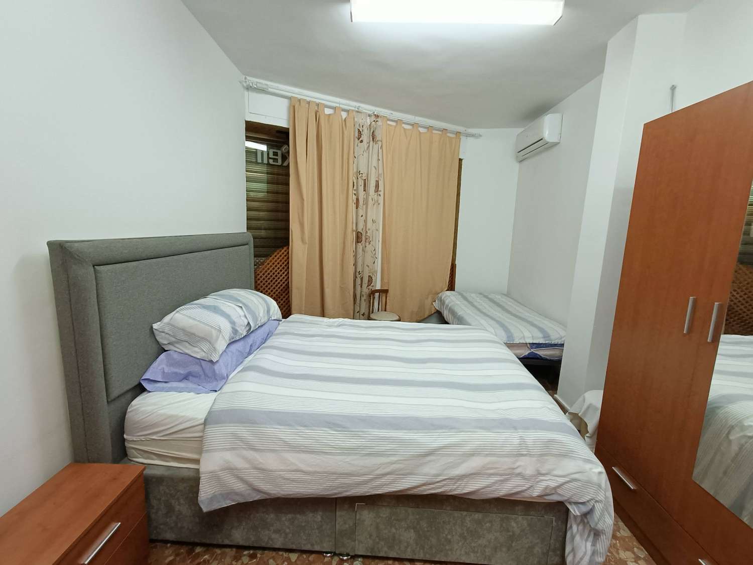 Casa a schiera con 6 camere da letto, locali commerciali e molto potenziale