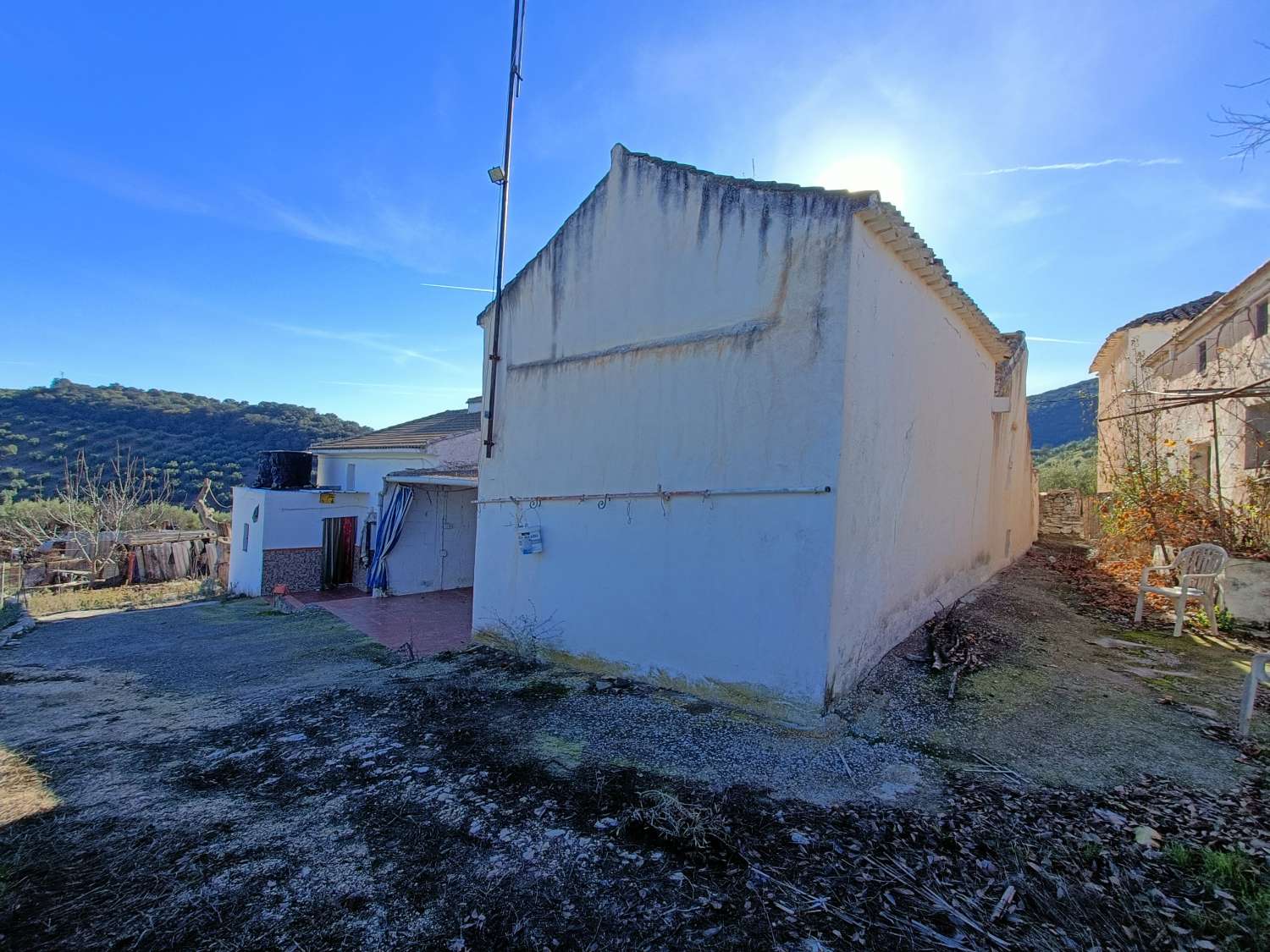 Farmhouse for reform with 4 hectares of mature olive trees