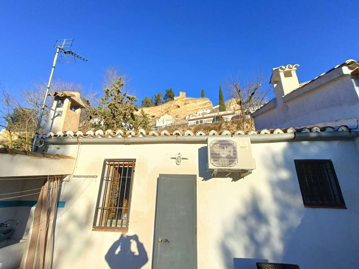 Casa de estilo moderno con azotea y estupendas vistas