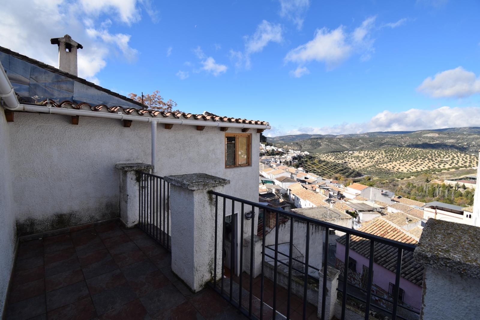 Splendidamente riformato 2/3 camera da letto townhousw con patio e terrazza con vista mozzafiato