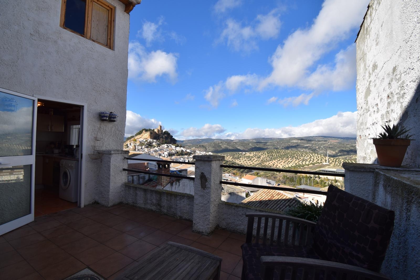 Wunderschön renovierte 2/3-Zimmer-Stadt mit Terrasse und Terrasse mit herrlichem Ausblick