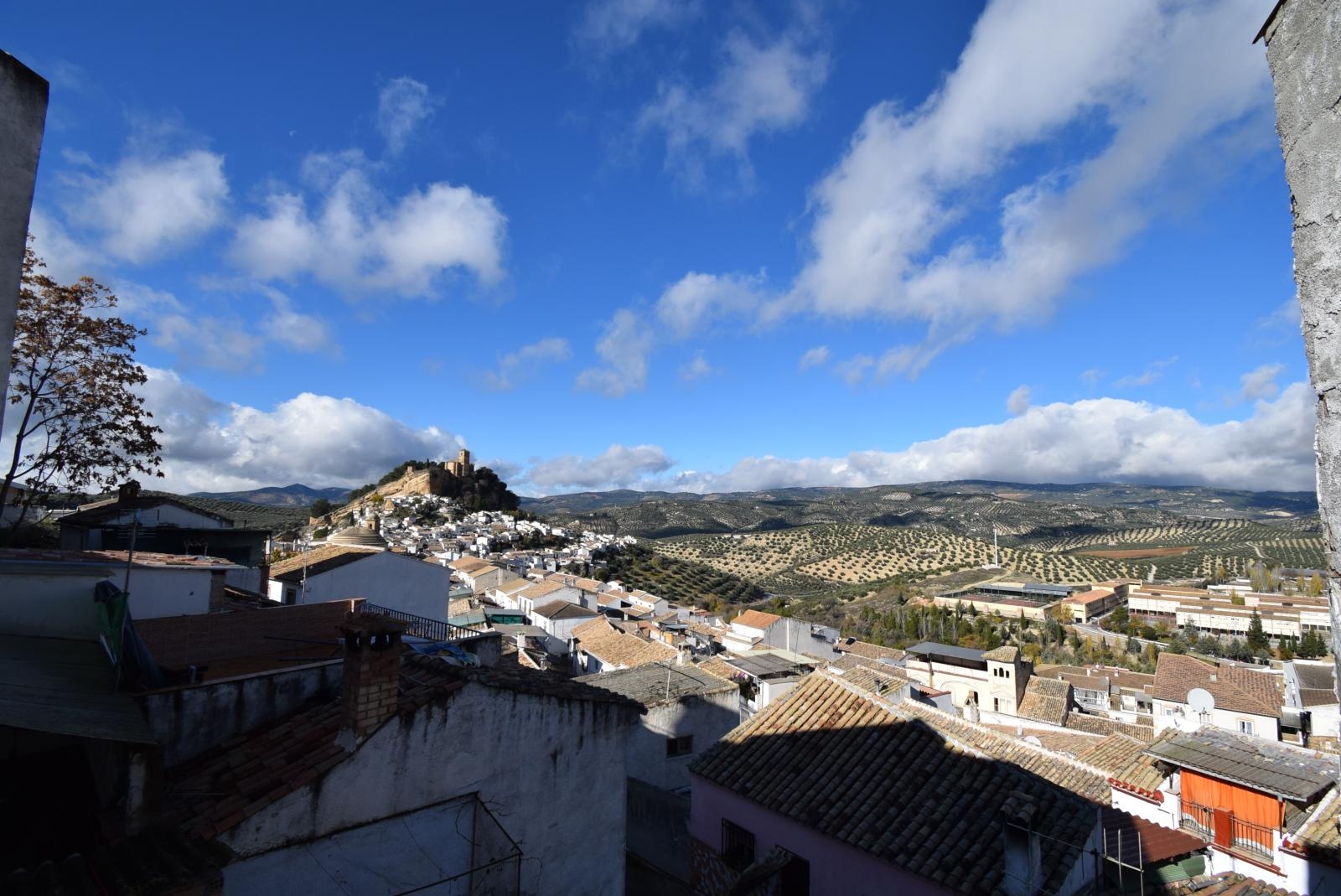 Splendidamente riformato 2/3 camera da letto townhousw con patio e terrazza con vista mozzafiato