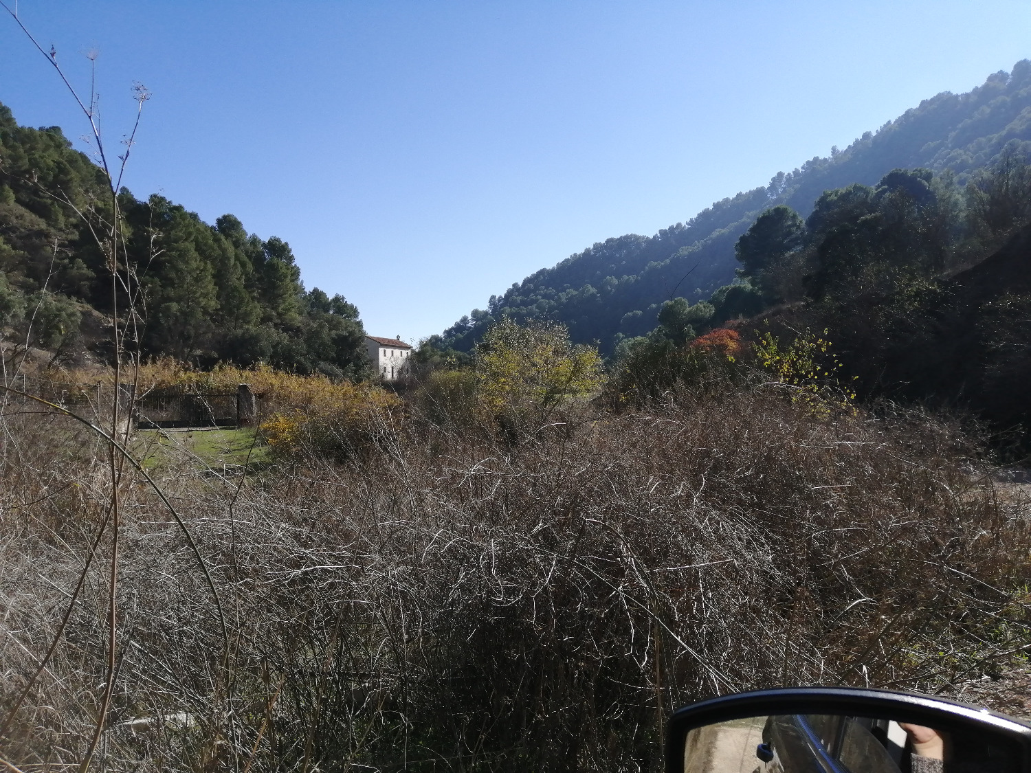 Casa di campagna fuori dalla rete in un bellissimo punto naturale